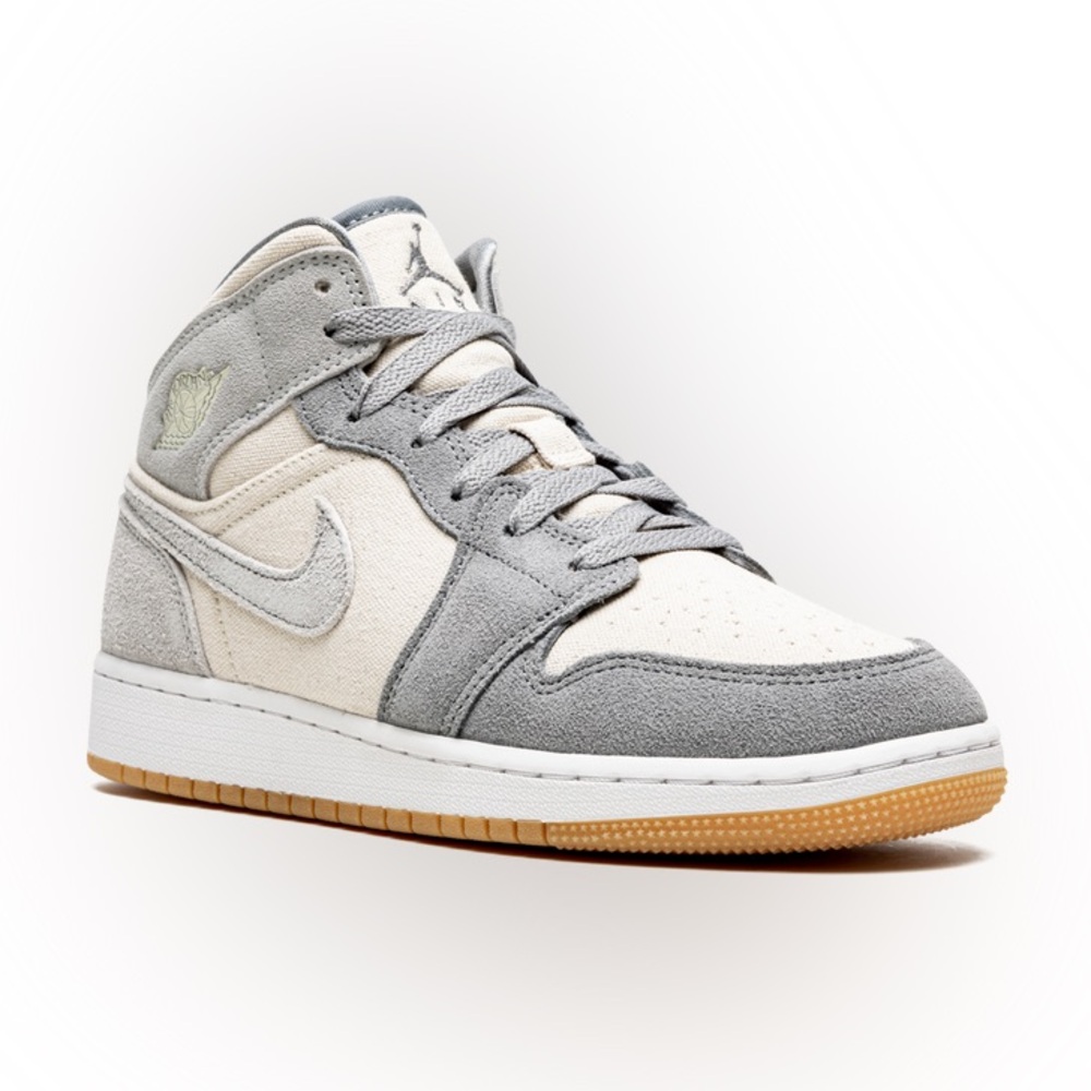 AIR JORDAN 1 MID SE GS
"COCONUT MILK / PARTICLE GREY" SNEAKERS SIZE 6Y/Women 7.5